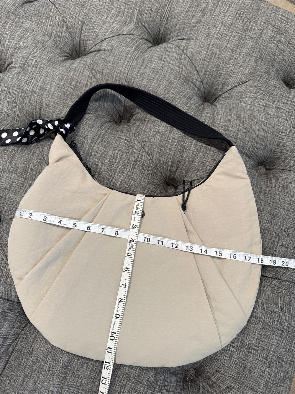 lululemon athletica Bag Beige Pleated Shoulder Bag 10L with Black Trim - Picture 17 of 17